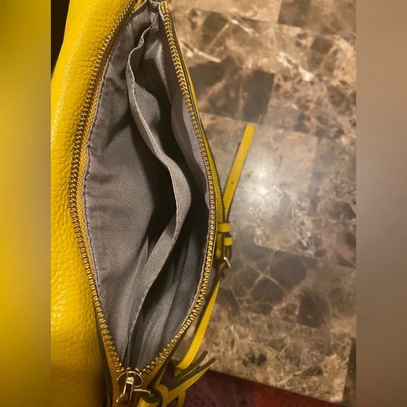 Sold🛑💛Vince Camuto~Leather Crossbody Front/Flap Color-Dandelion - Picture 6 of 12